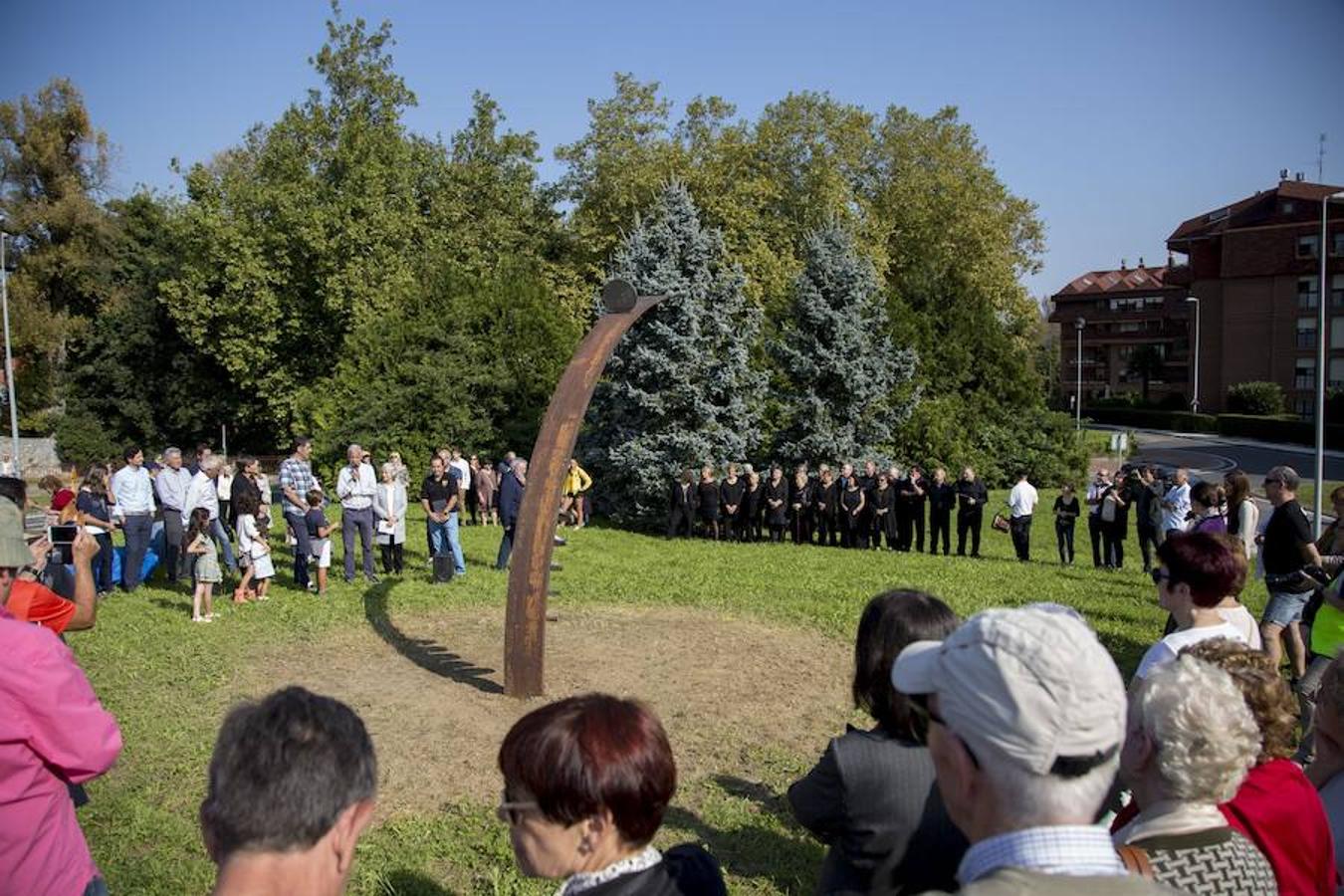 Se ha colocado en el parque de Aiete de San Sebastián para homenajear la figura del aietearra más universal 