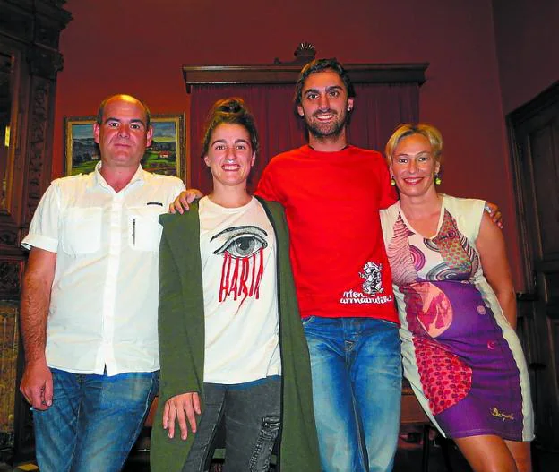 Elkoro, Sánchez, Lizarra y Uribarri, en la presentación. 