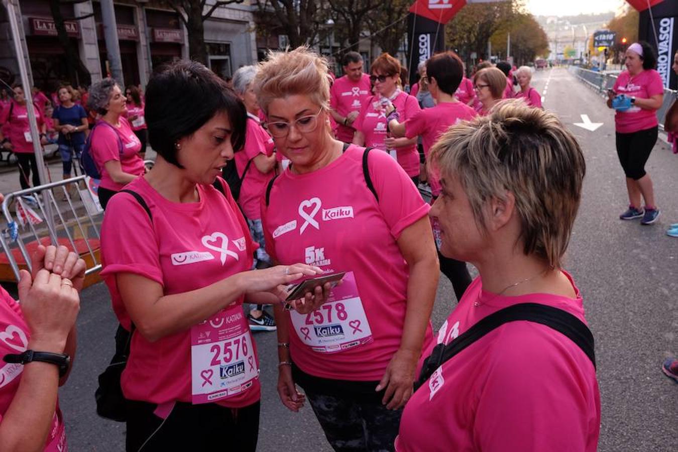 2.600 personas han participado este domingo en San Sebastián en la marcha 5k Katxalin, en solidaridad con las personas afectadas por el cáncer de mama