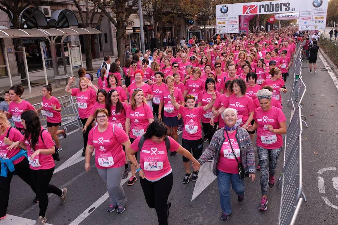 2.600 personas han participado este domingo en San Sebastián en la marcha 5k Katxalin, en solidaridad con las personas afectadas por el cáncer de mama