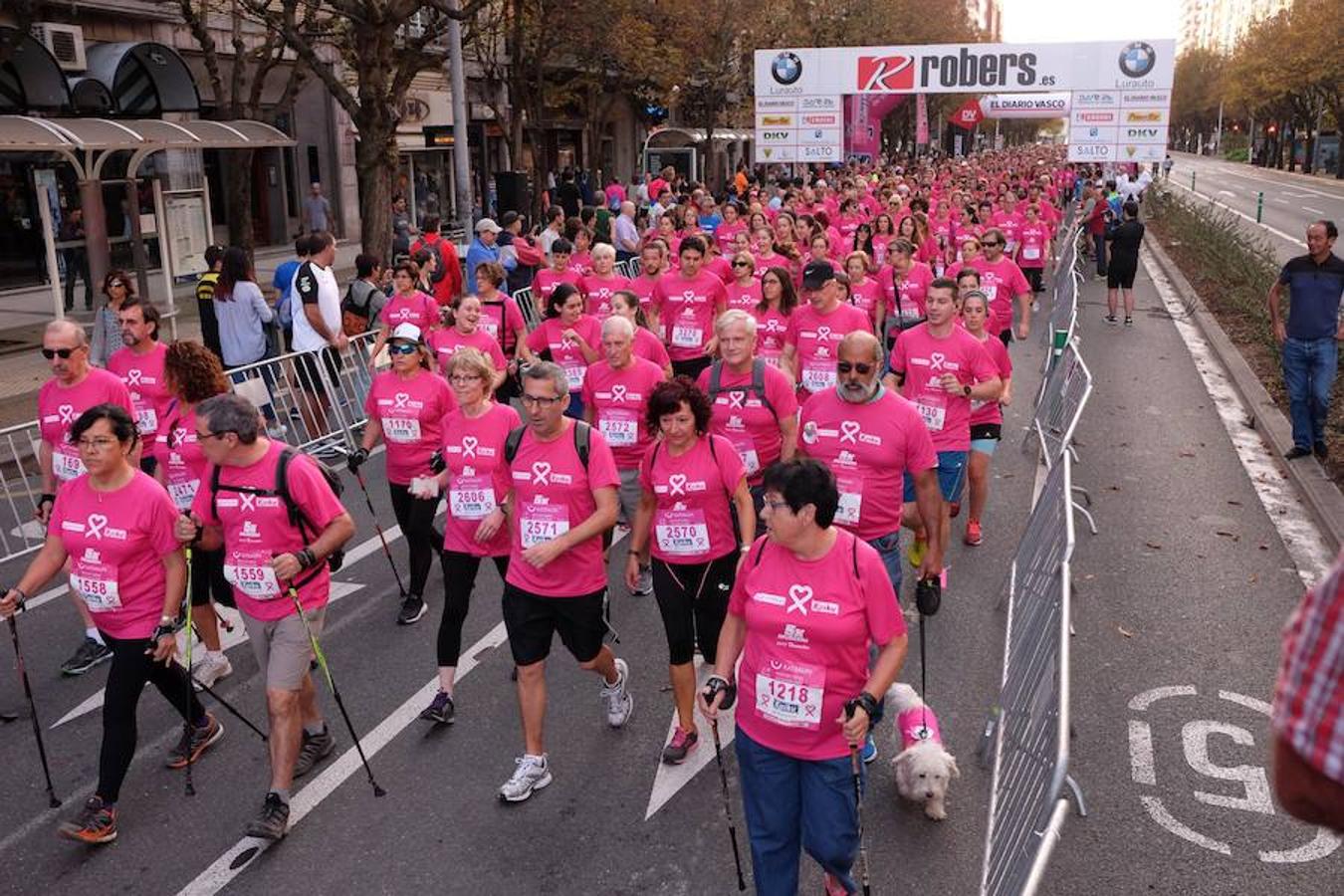 2.600 personas han participado este domingo en San Sebastián en la marcha 5k Katxalin, en solidaridad con las personas afectadas por el cáncer de mama