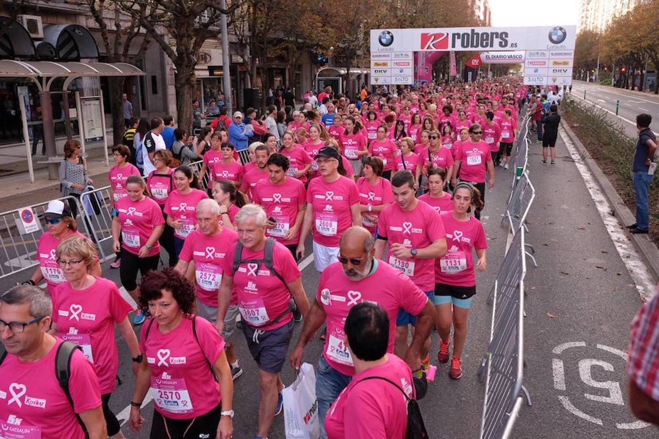 2.600 personas han participado este domingo en San Sebastián en la marcha 5k Katxalin, en solidaridad con las personas afectadas por el cáncer de mama