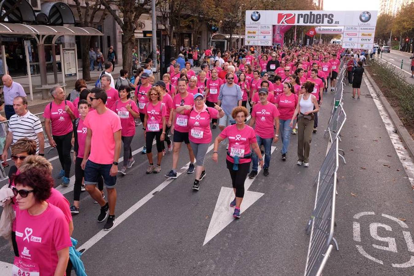 2.600 personas han participado este domingo en San Sebastián en la marcha 5k Katxalin, en solidaridad con las personas afectadas por el cáncer de mama