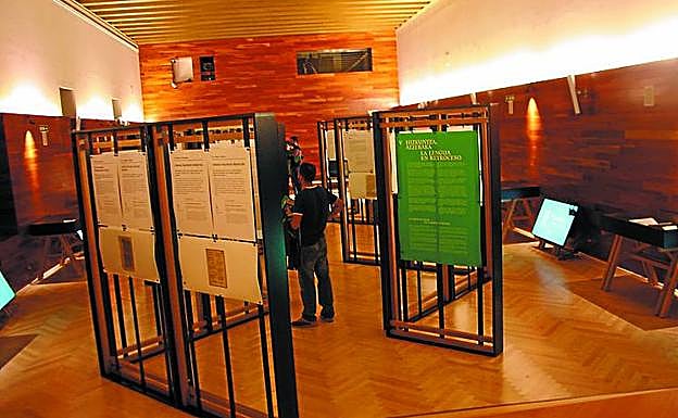 Erakusketak ez du toki handia hartzen, baina trinkoa da.