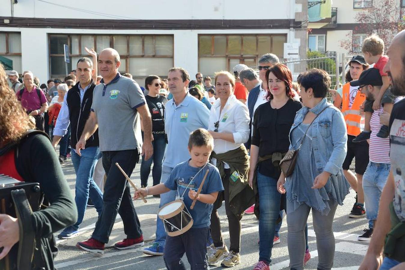 Una multitud acude a la localidad navarra para protagonizar una jornada tan festiva como reivindicativa
