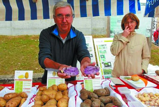 Los productores vendieron más de 8.000 kilos de patatas. 
