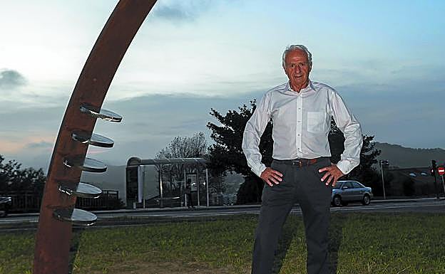 Anochecía en Aiete y la ficha sexta aún brillaba. 'Jadiku', al arrimo de su escultura 'Toka' que homenajea al gran Matxain. 