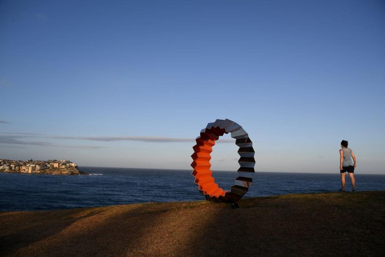 Artistas de todo el mundo exponen sus obras en 'Sculpture by de Sea', la mayor muestra de esculturas al aire libre a nivel mundial