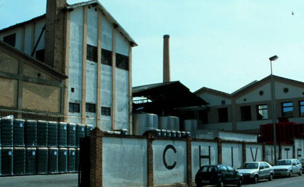 Fachada de la bodega originaria del grupo Chivite, en Cintruénigo.