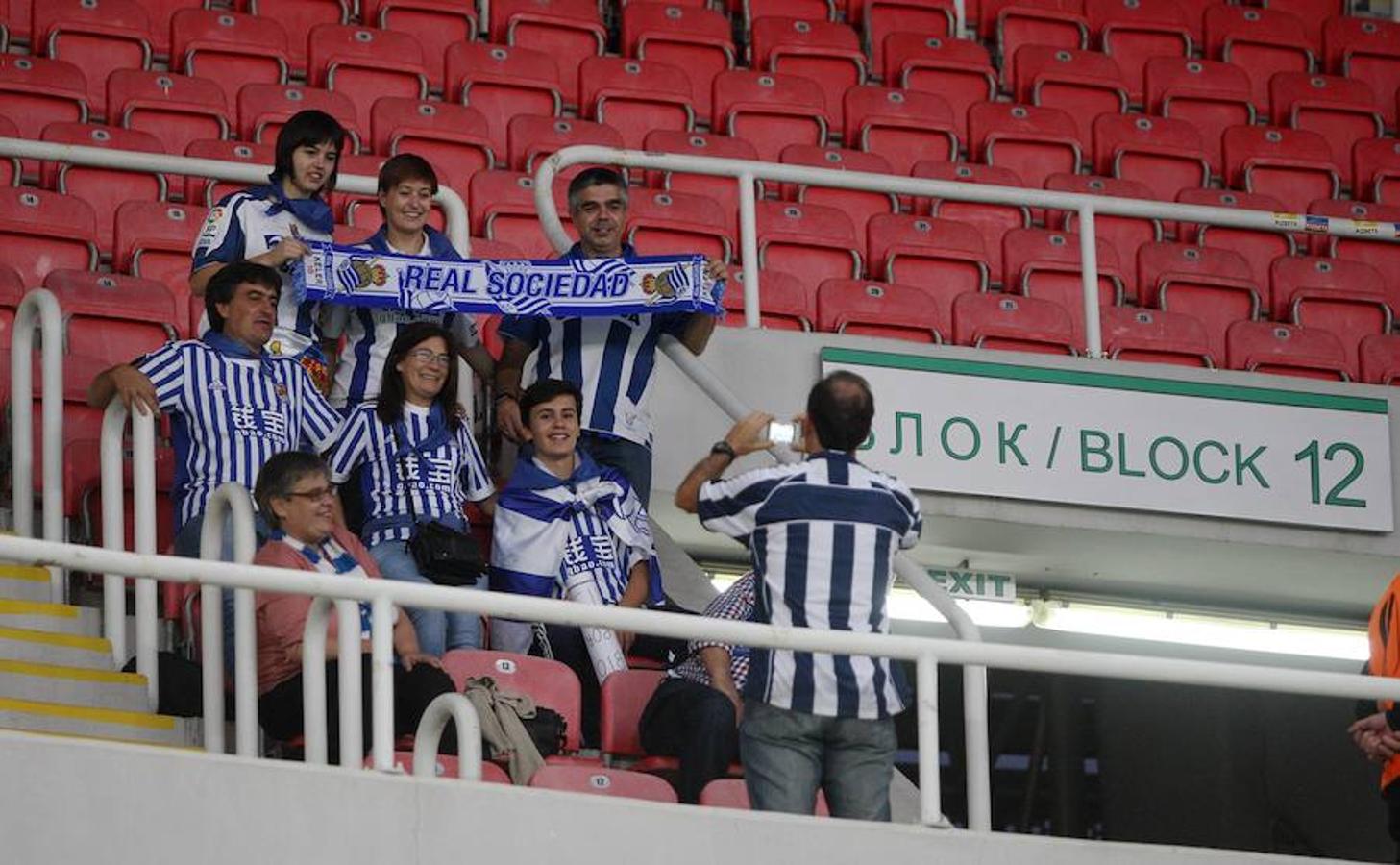 Los seguidores txuri-urdin disfrutan con el partido y el nivel de juego exhibido por los de Eusebio Sacristán