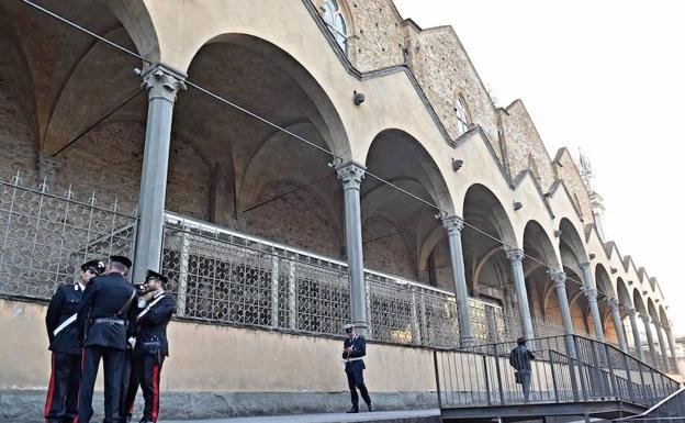 Un turista catalán muere al caerle encima una piedra de una iglesia en  Florencia | El Diario Vasco