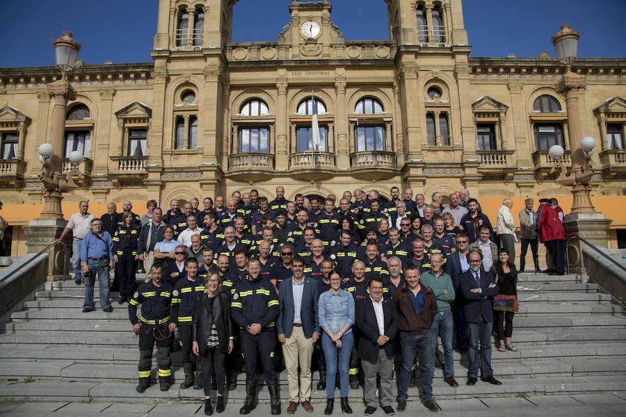 El alcalde de San Sebastián, Eeneko Goia, destaca que los bomberos son «el pilar de la seguridad y la tranquilidad» de la ciudad.
