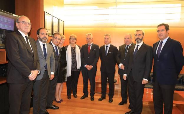 Galería. El lehendakari Iñigo Urkullu preside la llegada al Palacio Euskalduna junto a un grupo de empresarios vascos. 