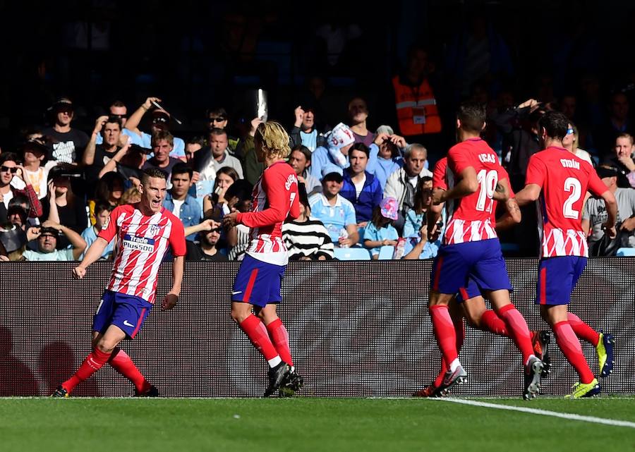 El Atlético de Madrid vence por 0-1 en Balaídos ante un Celta que no pierde cara al encuentro, con un juego muy intenso. La imagen del choque es la grada cerrada a cerca de 8.000 aficionados al club vigués.