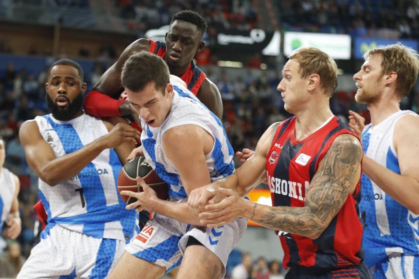 Los de Fisac completan un derbi sensacional. Han ido ganando prácticamente todo el partido y solo al final ha reaccionado el Baskonia, que ha terminado pidiendo la hora