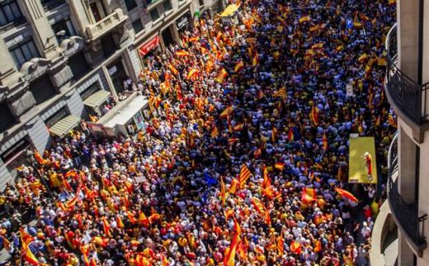 La otra Cataluña regresa a la calle para pedir que «vuelva la cordura»