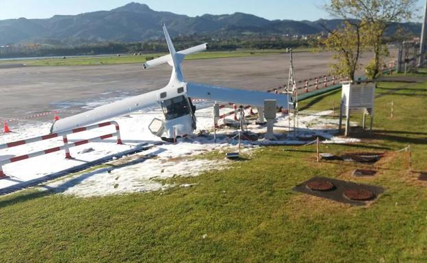 Imagen principal - Una avioneta choca contra la estación meteorológica del aeropuerto de Hondarribia