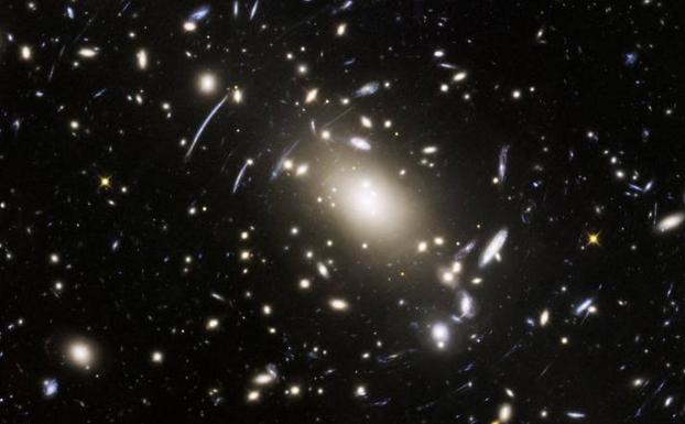 Imagen de Abell S1063, captada por Hubble