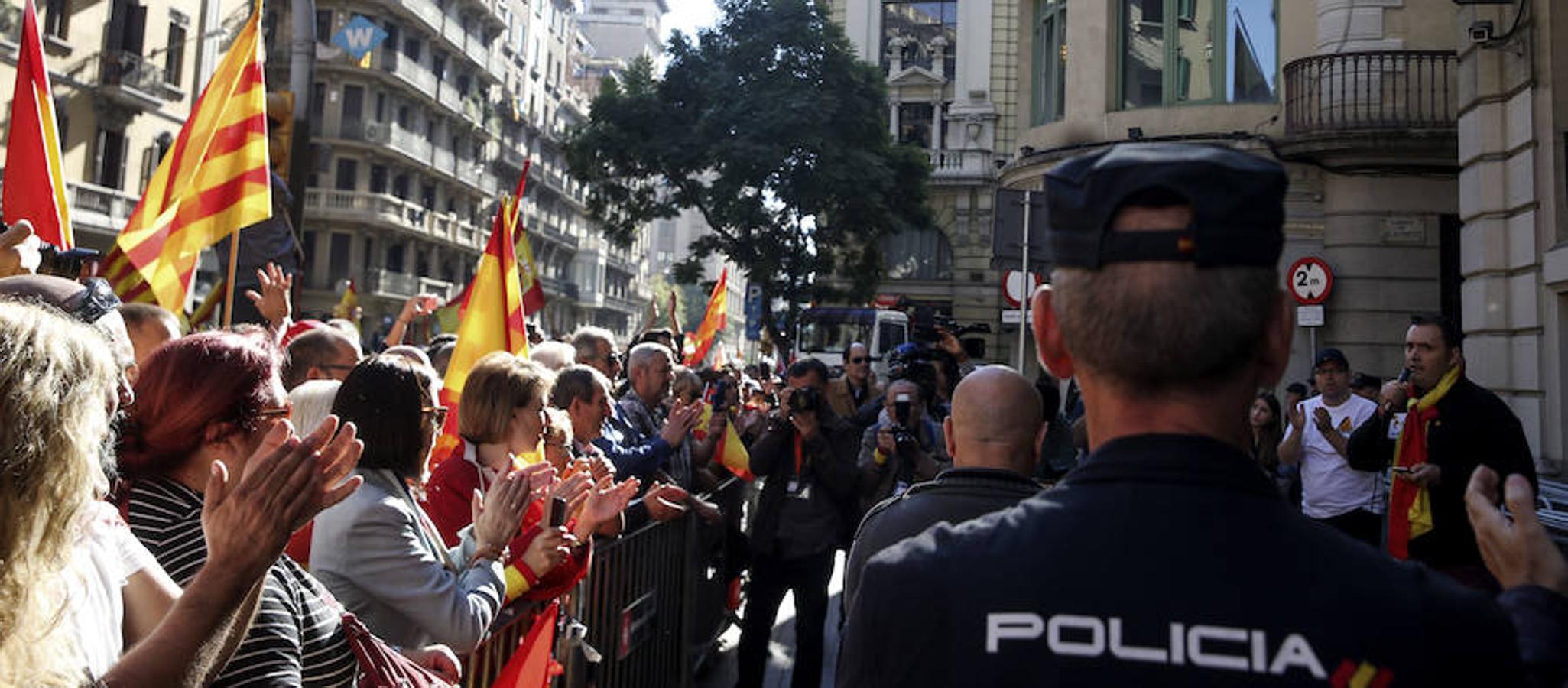 La marcha convocada por Societat Civil Catalana bajo el lema 'Tots som Catalunya. Per la convivència, seny!