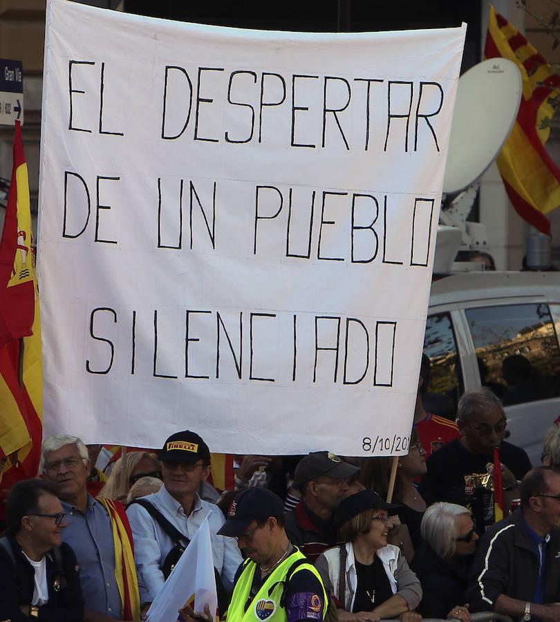 La marcha convocada por Societat Civil Catalana bajo el lema 'Tots som Catalunya. Per la convivència, seny!