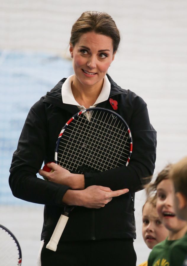 La Duquesa de Cambridge ha participado en una visita al centro nacional de tenis de Gran Bretaña donde fue informada sobre las últimas actividades y objetivos de la organizació.