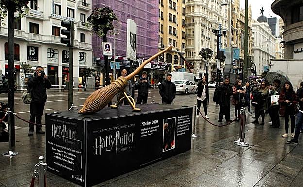 Imagen principal - El universo de Harry Potter llega a Madrid en una gran exposición para muggles
