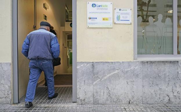 Euskadi encabeza la tasa de parados de larga duración, que son 6 de cada 10 desempleados