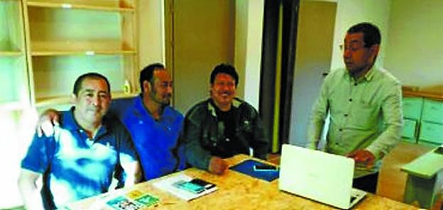 Representantes de la asociación Indoamerika Herria. 