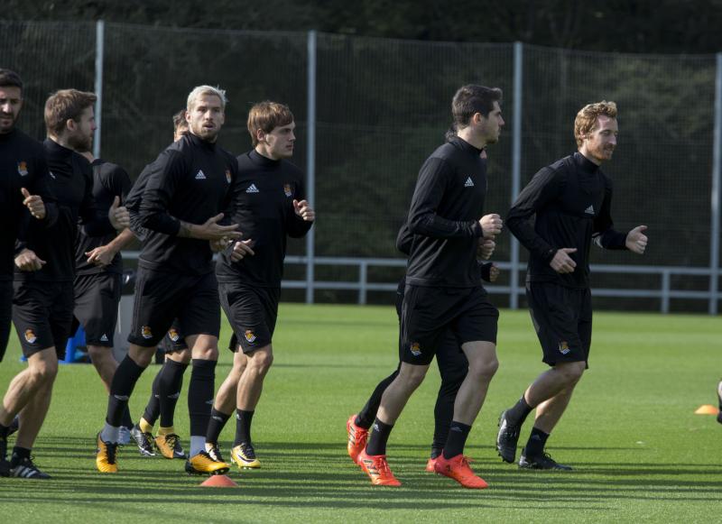 Entrenamiento de la Real Sociedad antes de medirse al Vardar