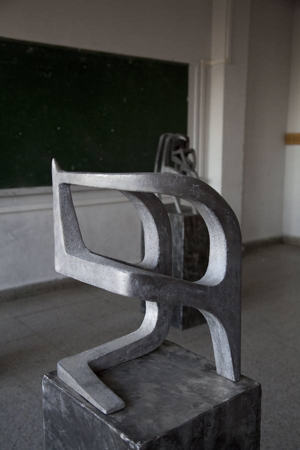 El escultor y pintor Aitor Ruiz de Egino Otegi (Hernani, 1971) ha montado en Hernani la gran exposición de su vida. Se puede admirar su obra en la antigua ikastola Urumea.