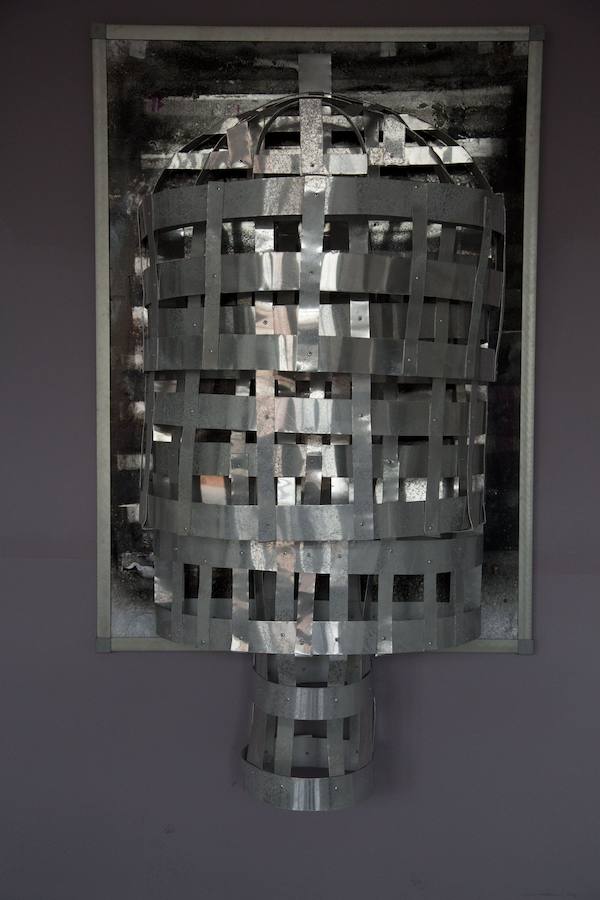 El escultor y pintor Aitor Ruiz de Egino Otegi (Hernani, 1971) ha montado en Hernani la gran exposición de su vida. Se puede admirar su obra en la antigua ikastola Urumea.