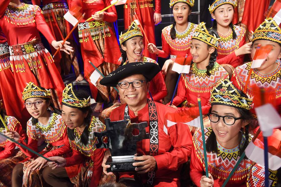 El coro 'The Resonanz Children's Choir' de Indonesia se ha proclamado este domingo ganador de la 49 edición del Certamen Coral de Tolos) al vencer en la modalidad de Coros Infantiles y adjudicarse el Premio del Público, patrocinado por El Diario Vasco, y el Gran Premio Kutxa