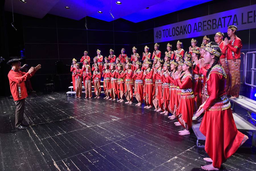 El coro 'The Resonanz Children's Choir' de Indonesia se ha proclamado este domingo ganador de la 49 edición del Certamen Coral de Tolos) al vencer en la modalidad de Coros Infantiles y adjudicarse el Premio del Público, patrocinado por El Diario Vasco, y el Gran Premio Kutxa