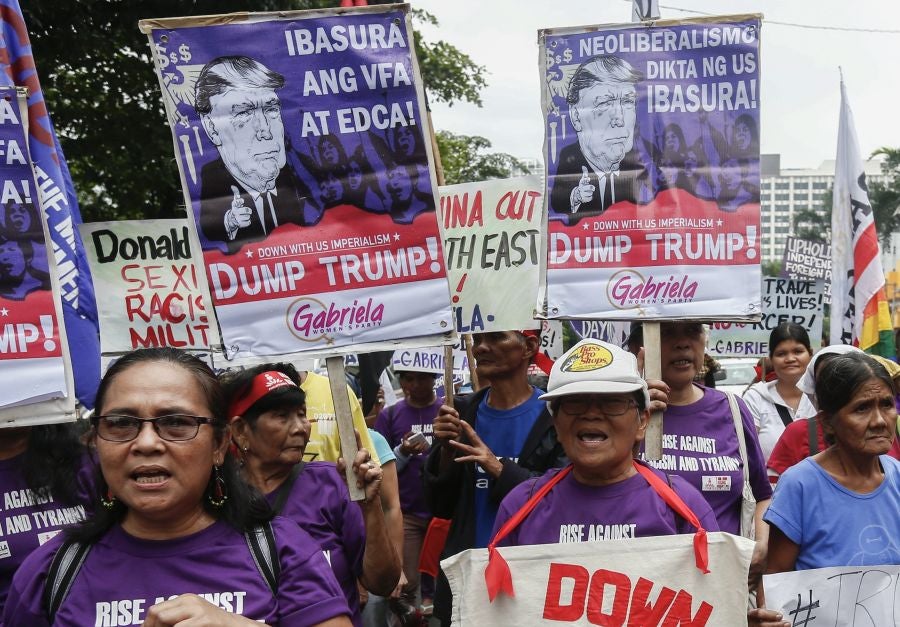 Mujeres del grupo Gabriela encabezaron la manifestación contra la visita del presidente estadounidense Donald Trump a Filipinas, con motivo de la cumbre de la Asociación de Naciones del Sudeste Asiático (ASEAN) en Manila