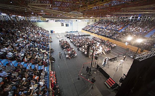 Irungo saioan, Artaleku entzulez lepo. Landako ere horrelaxe egongo da, sarrera denak saldu baitira.