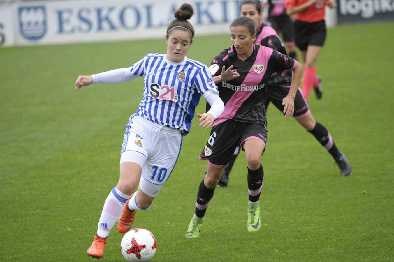 El partido de la novena jornada de la liga femenina de primera división se ha jugado este domingo a las 12.00 horas en Zubieta. El equipo txuriurdin ha vencido a su rival 3-0 en casa.