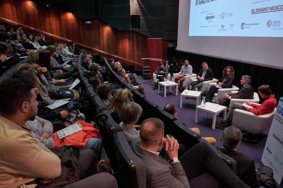La consejera de Empleo y Políticas Sociales del Gobierno Vasco, Beatriz Artolazabal, ha participado este lunes en la jornada 'Gazte Up', organizada por EL DIARIO VASCO, dedicada al empleo juvenil y que se ha celebrado en el Aquarium de San Sebastián