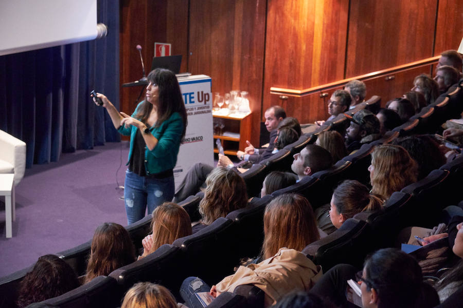La consejera de Empleo y Políticas Sociales del Gobierno Vasco, Beatriz Artolazabal, ha participado este lunes en la jornada 'Gazte Up', organizada por EL DIARIO VASCO, dedicada al empleo juvenil y que se ha celebrado en el Aquarium de San Sebastián