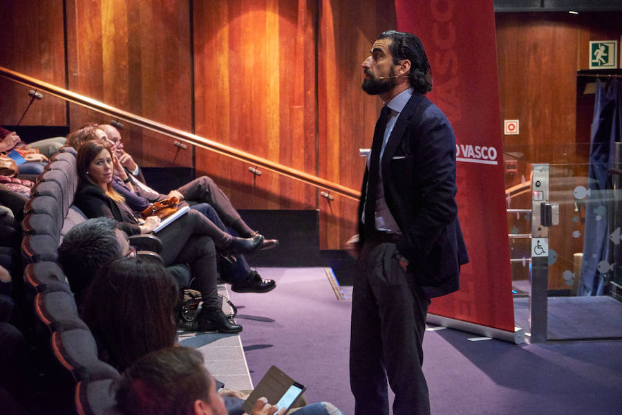 La consejera de Empleo y Políticas Sociales del Gobierno Vasco, Beatriz Artolazabal, ha participado este lunes en la jornada 'Gazte Up', organizada por EL DIARIO VASCO, dedicada al empleo juvenil y que se ha celebrado en el Aquarium de San Sebastián