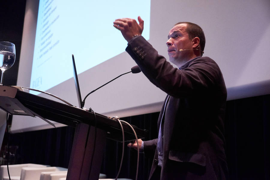 La consejera de Empleo y Políticas Sociales del Gobierno Vasco, Beatriz Artolazabal, ha participado este lunes en la jornada 'Gazte Up', organizada por EL DIARIO VASCO, dedicada al empleo juvenil y que se ha celebrado en el Aquarium de San Sebastián
