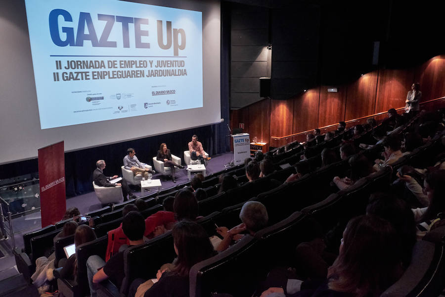 La consejera de Empleo y Políticas Sociales del Gobierno Vasco, Beatriz Artolazabal, ha participado este lunes en la jornada 'Gazte Up', organizada por EL DIARIO VASCO, dedicada al empleo juvenil y que se ha celebrado en el Aquarium de San Sebastián