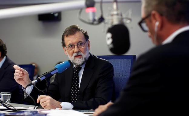 Mariano Rajoy, durante la entrevista con Carlos Herrera.