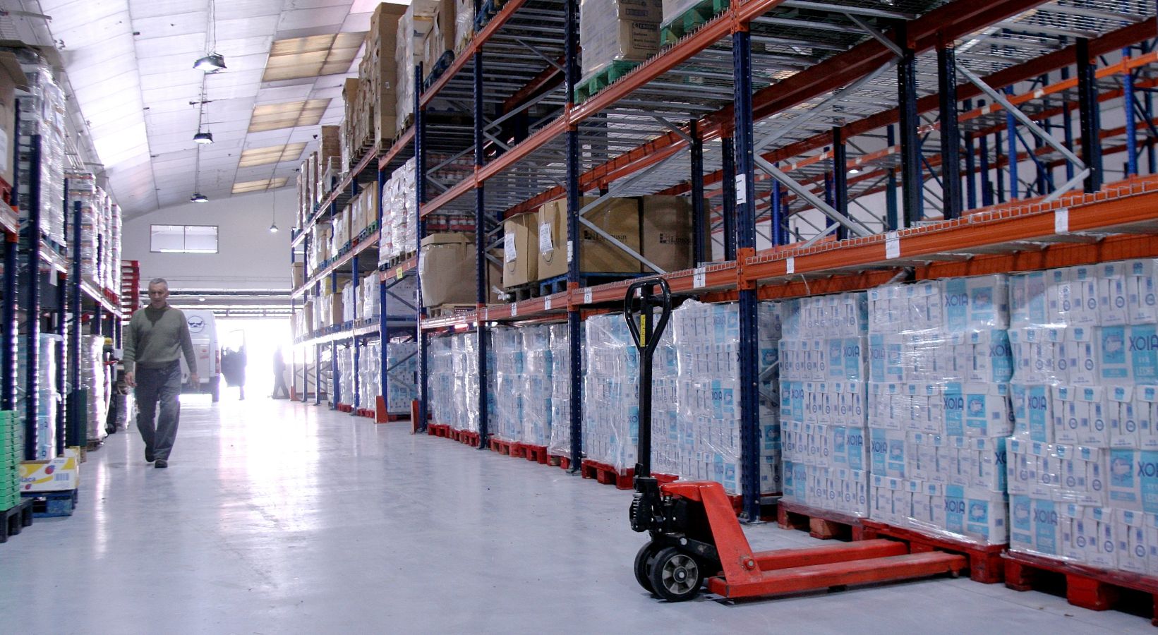 El almacen de Oiartzun luce a medio gas en vísperas de que se celebre la Gran Recogida de Alimentos