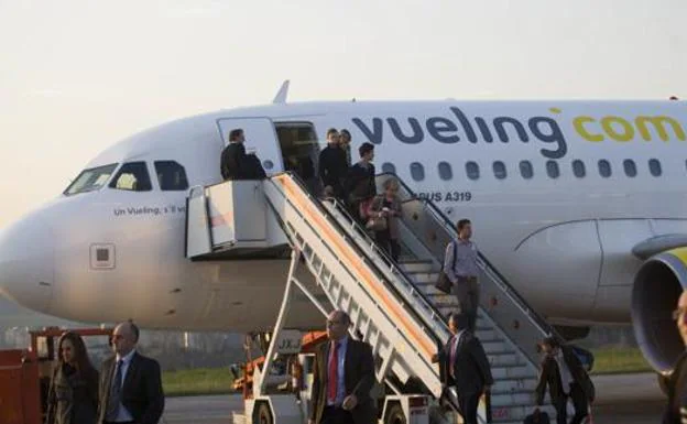 Dos pasajeras de Vueling denuncian su expulsión del avión «por hablar catalán»