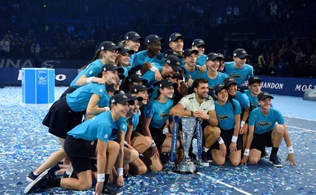 Dimitrov, con la Copa de Maestros.