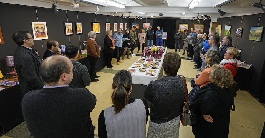 Internos de Martutene presentan su exposición en la Casa de Cultura del barrio donostiarra de Loiola