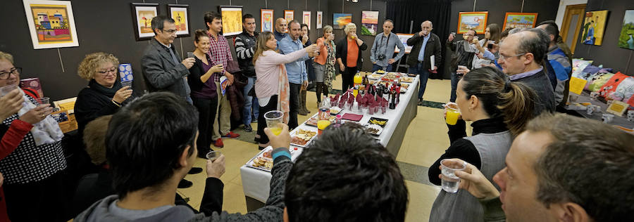 Internos de Martutene presentan su exposición en la Casa de Cultura del barrio donostiarra de Loiola