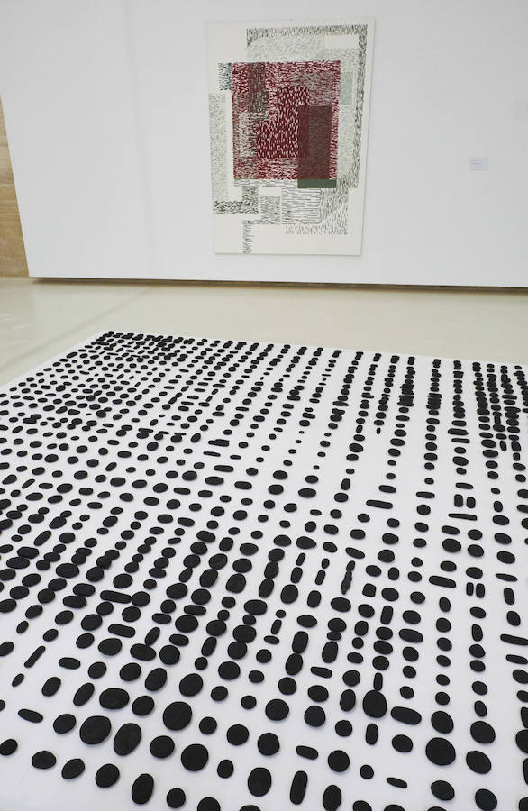 El Museo San Telmo acoge una exposición del artista donostiarra José Ramón Amondarain en la que no podrá exhibir ocho grandes lienzos sobre el proceso creativo de la obra a causa de las leyes de propiedad intelectual