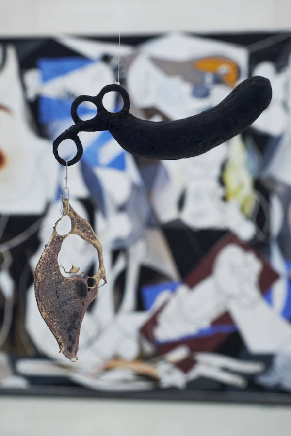 El Museo San Telmo acoge una exposición del artista donostiarra José Ramón Amondarain en la que no podrá exhibir ocho grandes lienzos sobre el proceso creativo de la obra a causa de las leyes de propiedad intelectual