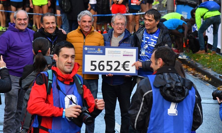 Una segunda parte de carrera muy lenta ha impedido que el crono de Hosea Maiyo (KEN) amenazara el récord del maratón de San Sebastián que desde 2002 ostenta Cherigat con 2h09.34.
